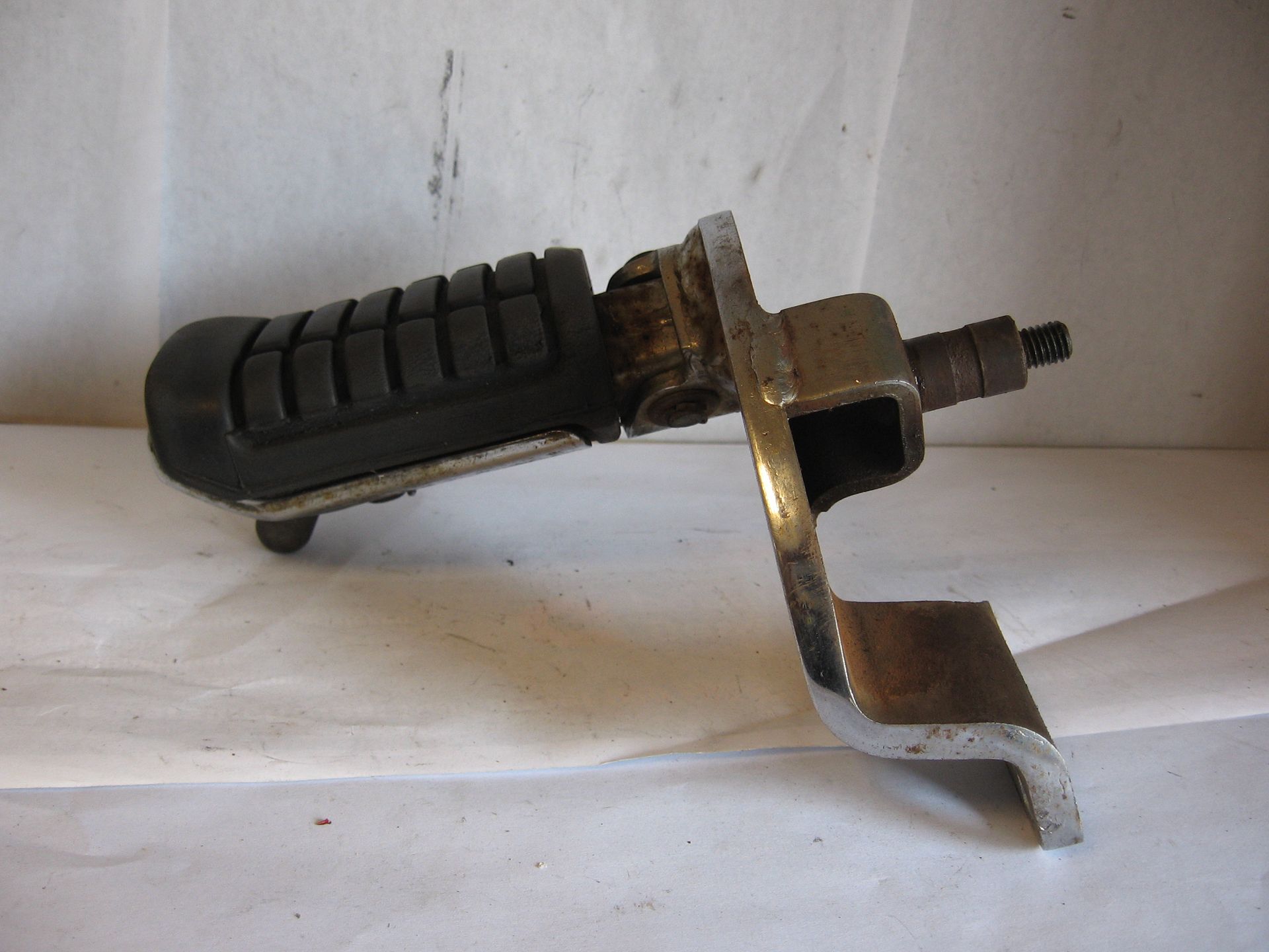 voetsteunhouder met voetsteun 	Vt500c 1985-86,	50642-MB1-000 ,  50661-ME9-000	50605-MF5-840