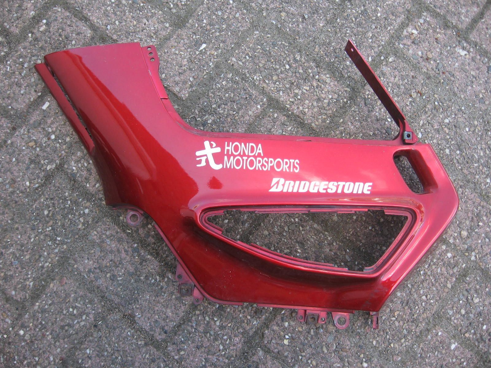 Kuipdeel zijkant midden links , rood	St1100   	64231-maj-	64231-mt3