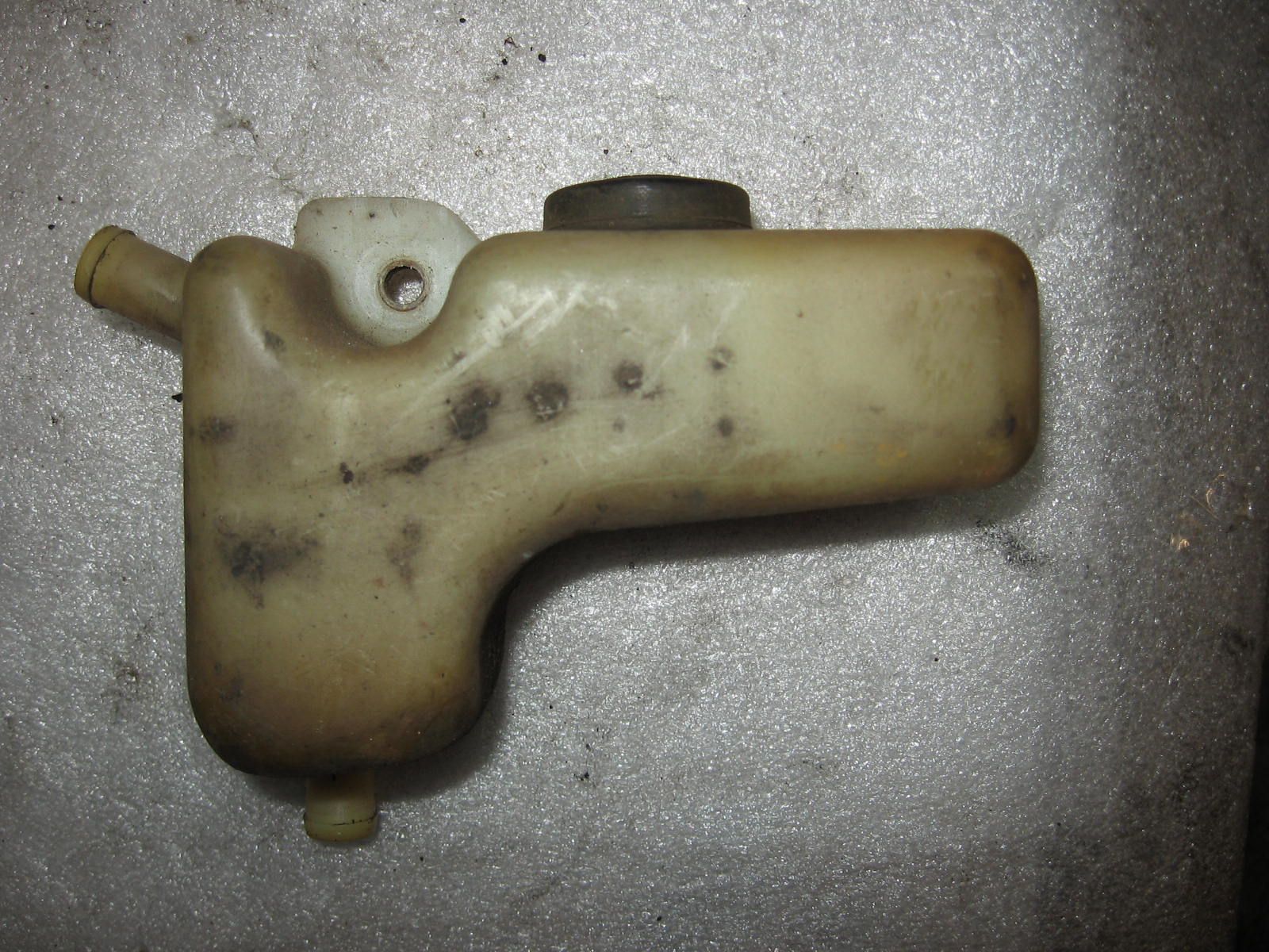 storage tank , opvangtank vocht uit luchtfiterhuis	Cmx450c  86	17551-mm2-000