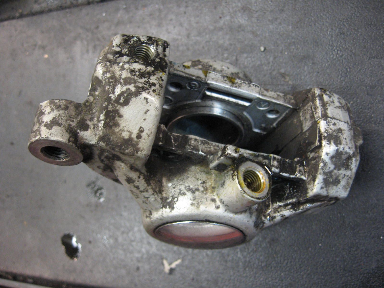 voorremklauw links	Xj700 1985-86 xj650 80-83 xv750 xv1100	42h-25810-11