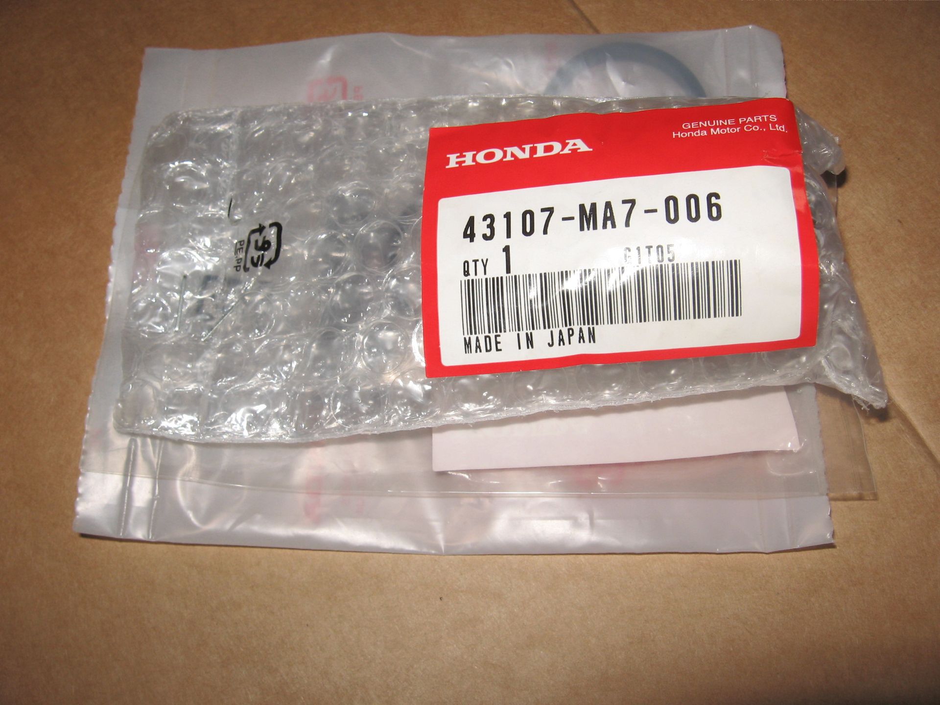 remzuiger met ringen  cx650 83-85 cbx750f 84-86 vt750c 87 , vf750f 1983-84 vf100r 	 oem		43107-ma7-006 + 45109-ma7-006 + 45209-ma7-006