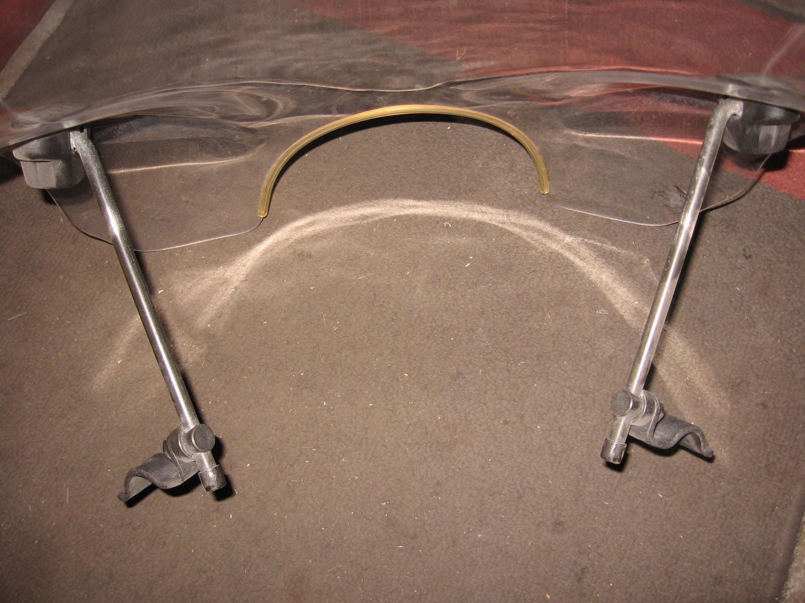 PUIG windscherm touring , Hoogte 530mm , Breedte 540mm voor ronde koplamp ( 20mm) 2 puntsbevestiging op stuur . Klemmen niet kompleet