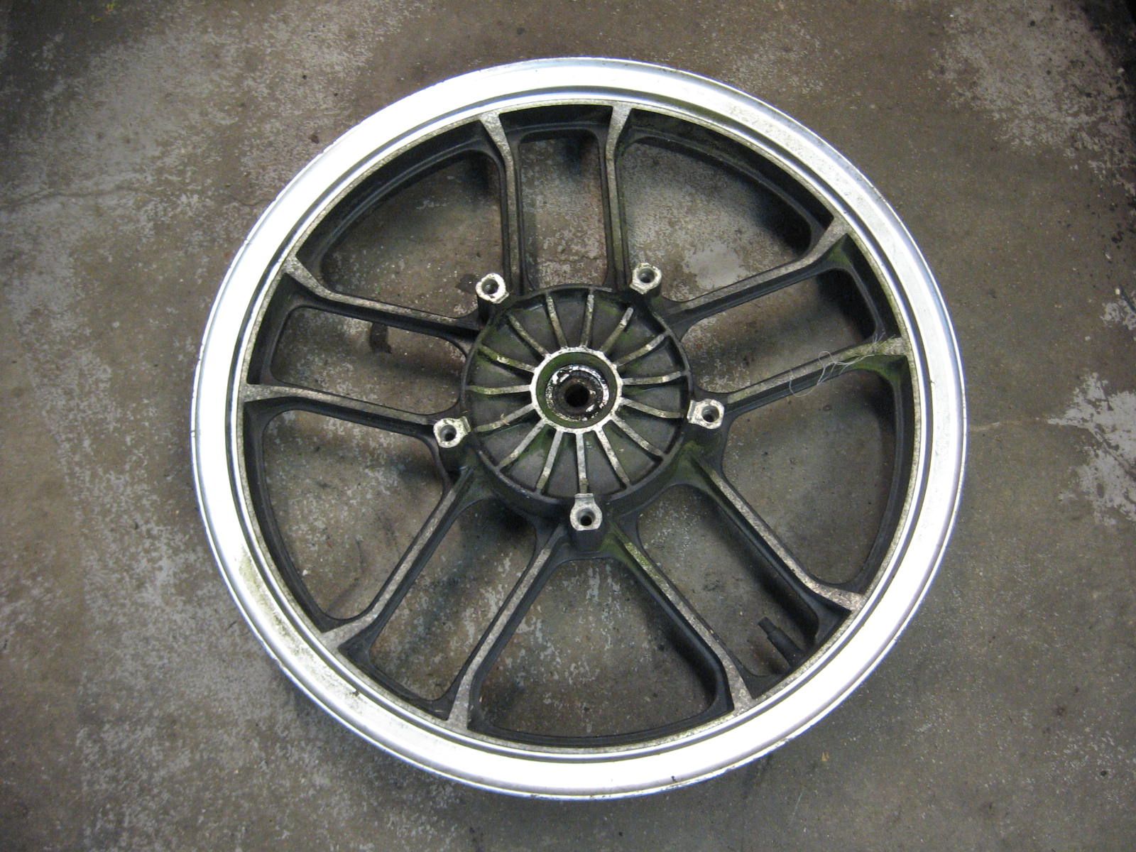 voorwiel  	Vt500c 1983-86 , vt500f	44650-mf5-000	44650-mf5-305