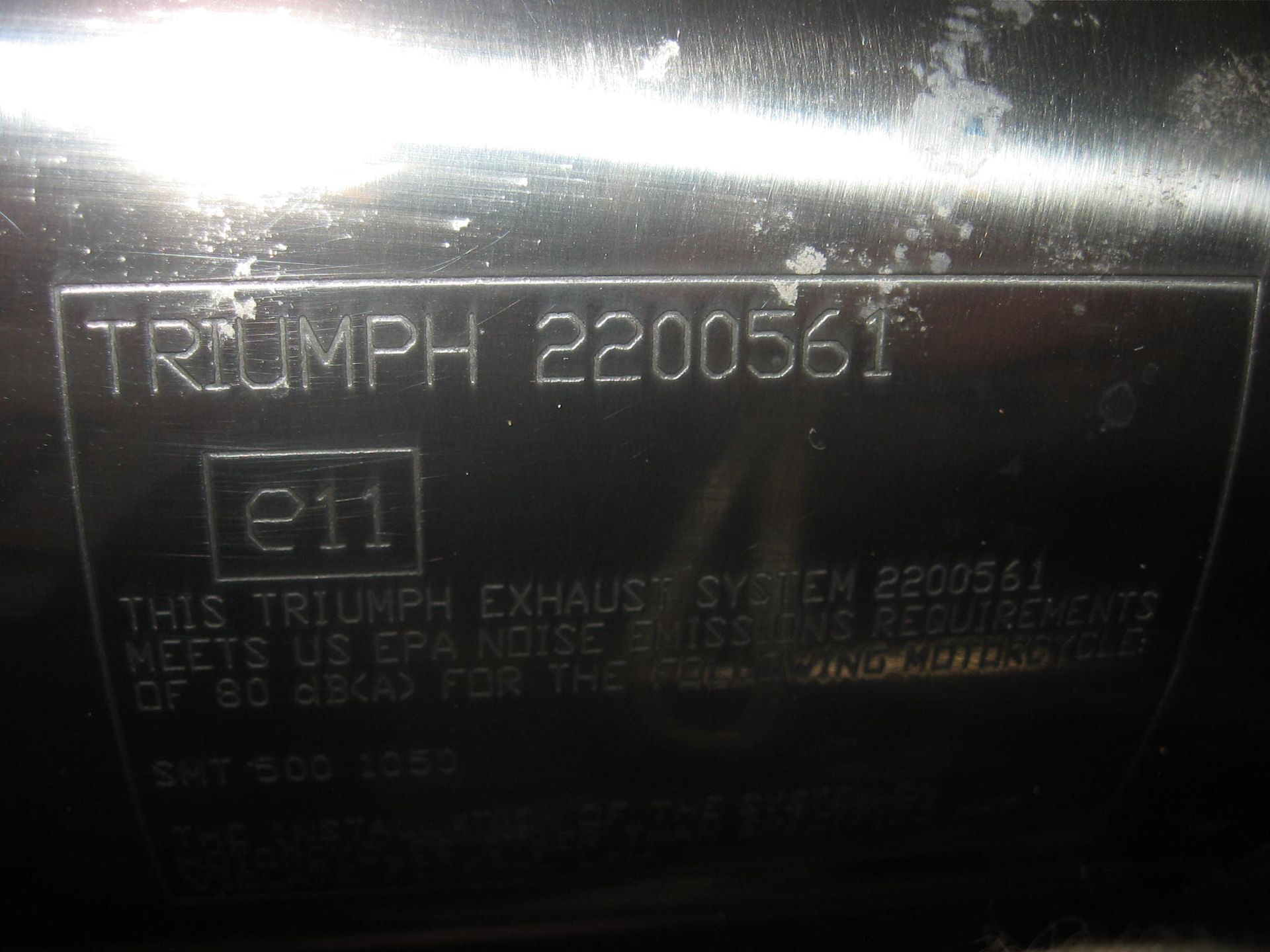 Uitlaatdemper ovaal kort met hittenschild rechts // speed triple 1050 1994-2014		T2200561