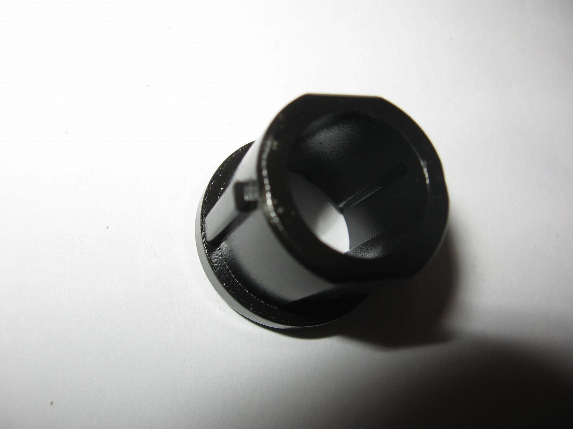 bus voor slot met kleine lip 	nieuw	givi	Z210 ( voor slotplaat met uitsparing