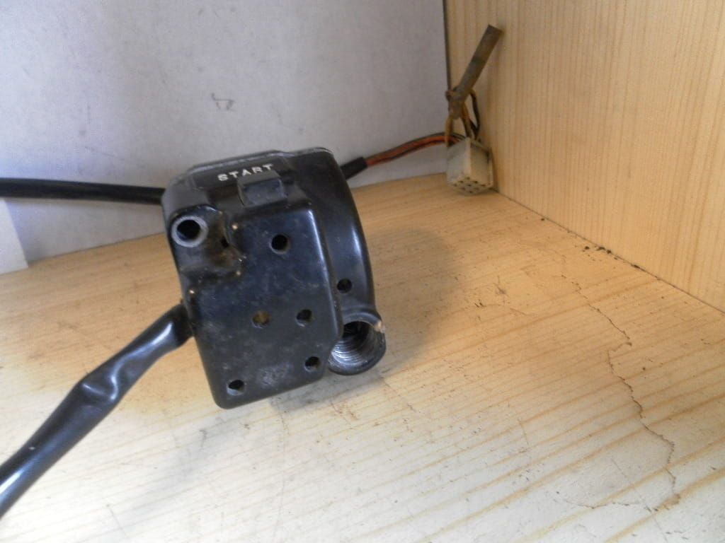 rechter stuurschakelaar Gsx550 1985 37200-31310