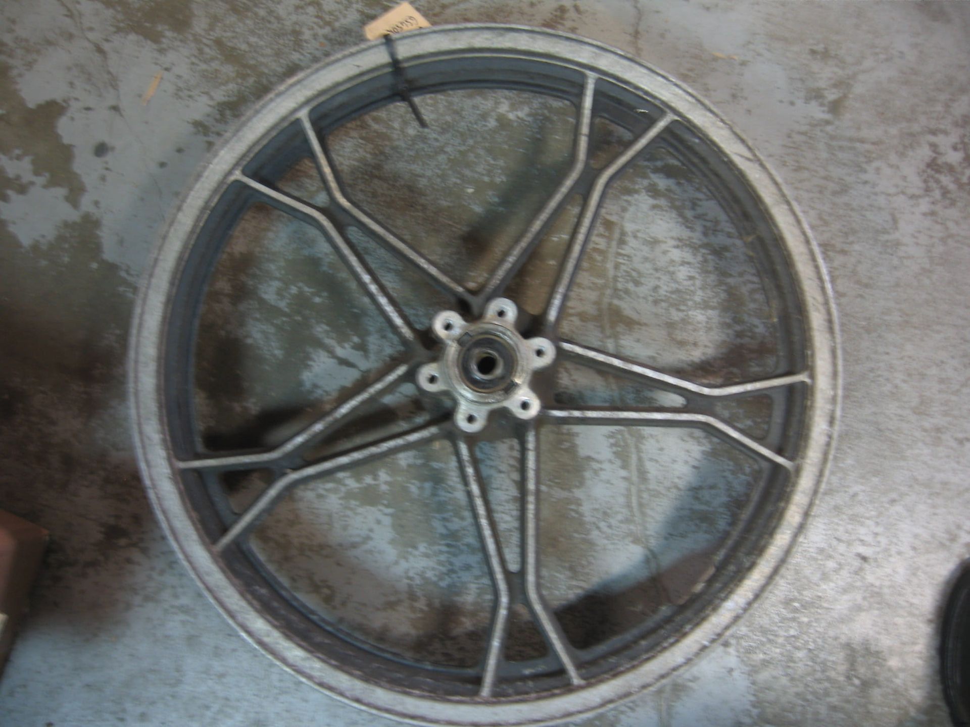 voorwiel 	Gs450l  1980-88 , gs450t ,gs650 1981-83	54111-45300-291