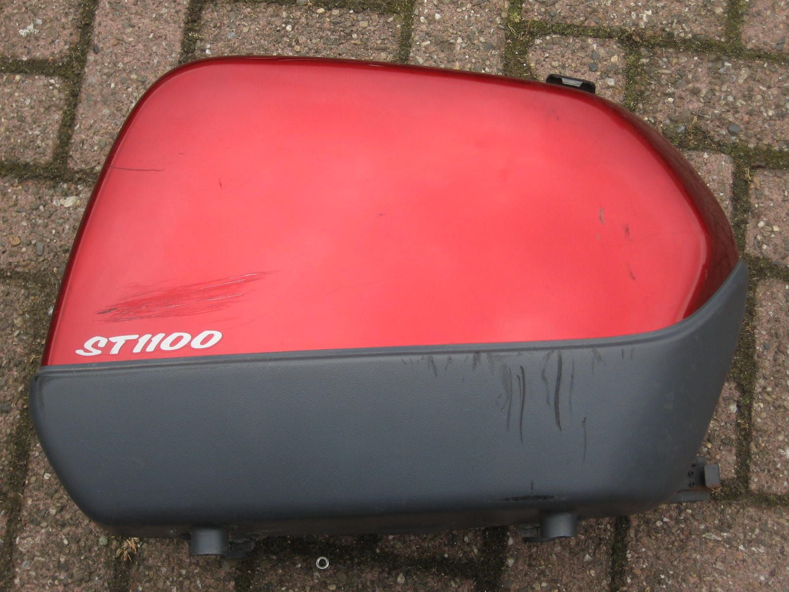 rechterkoffer st1100 1992 rood , schaafplek ,oem