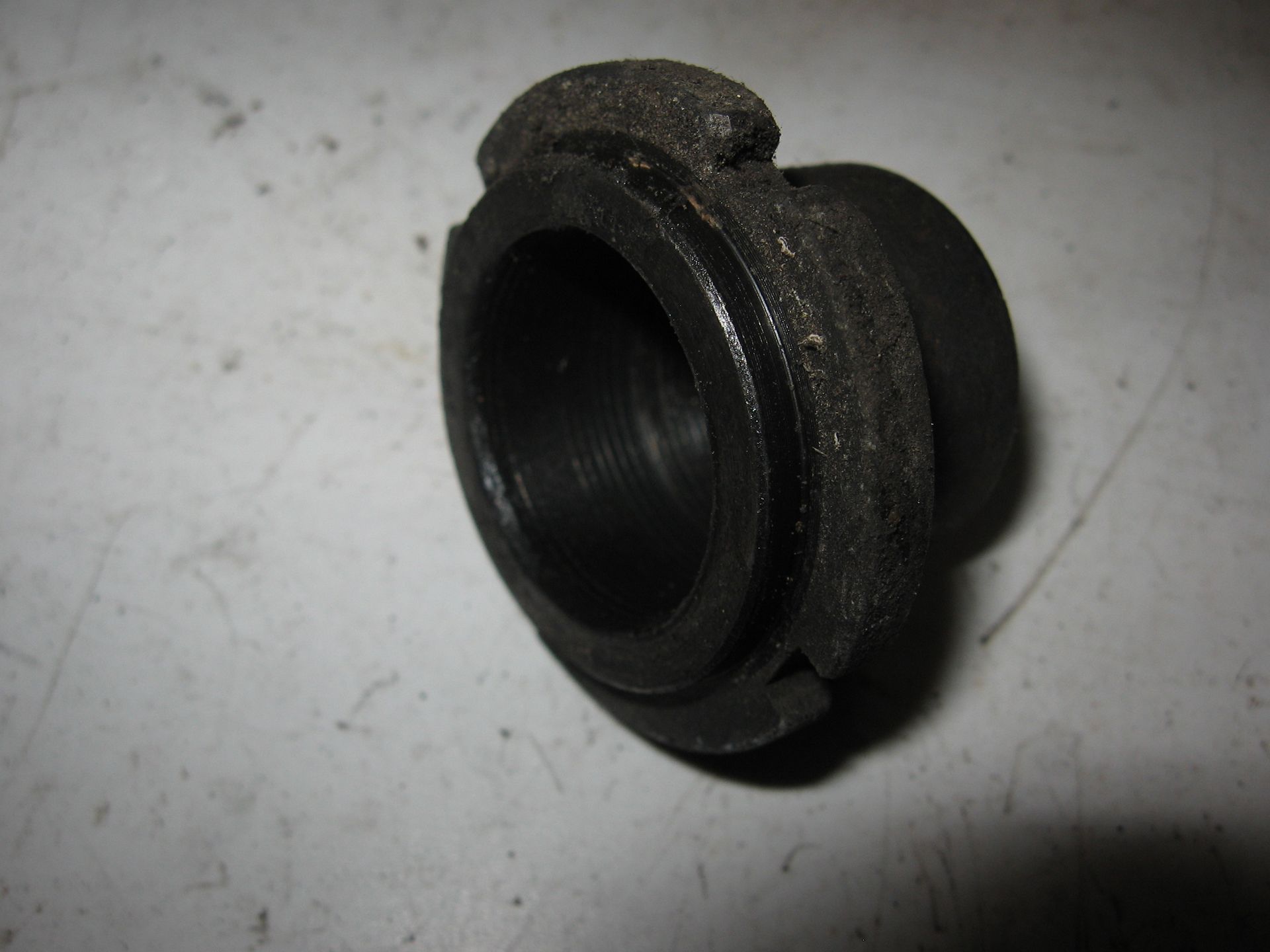 gereserveerd : topmoer met bus stuurpen 	Gs1100 82-83 gs1150 84-86	51631-34200