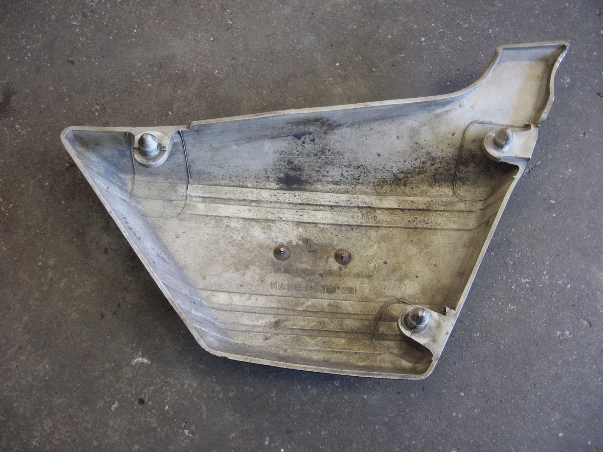 zijkap frame links	Ltd440 , kz400h 79-81	36001-1070