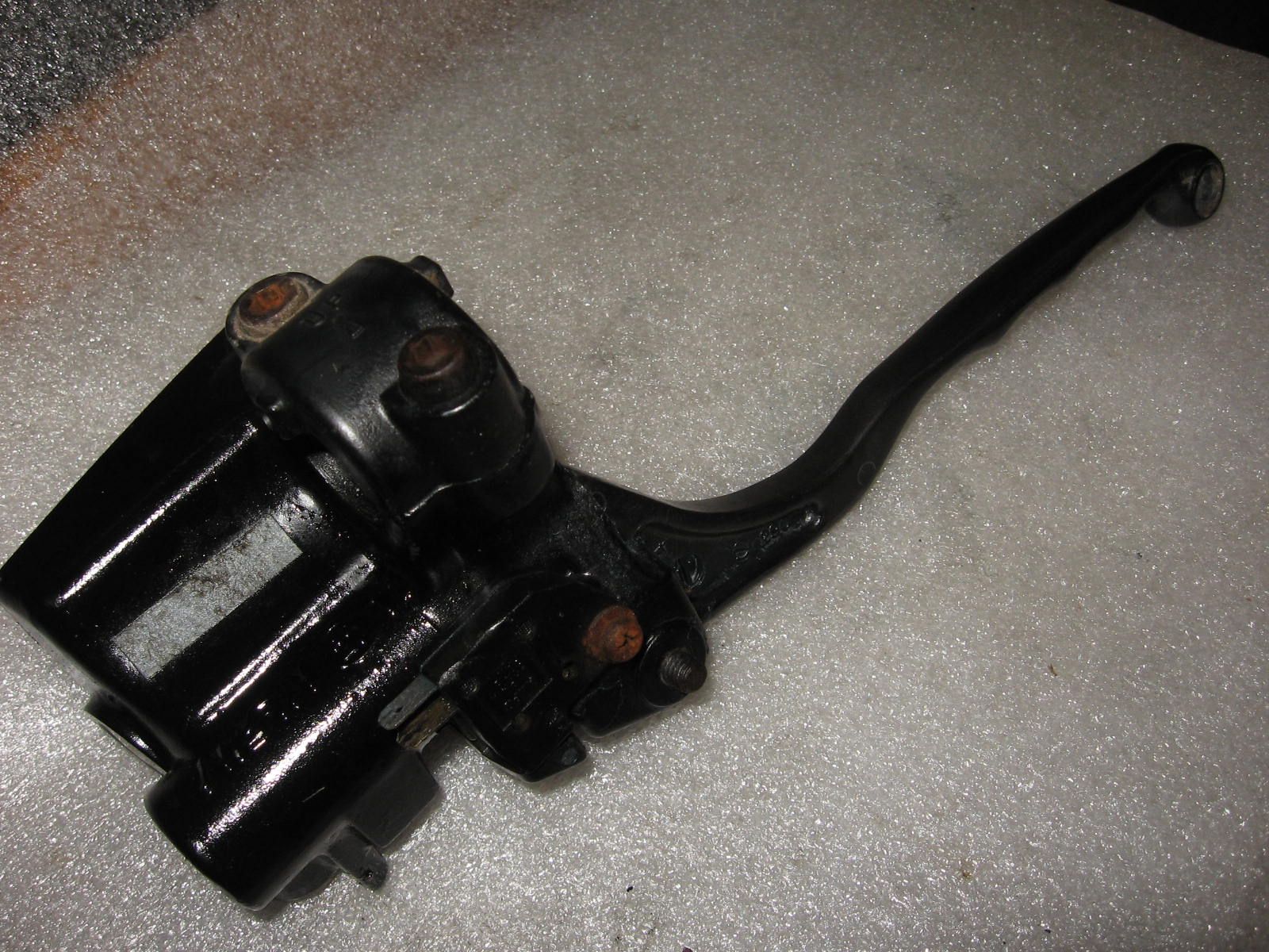 hoofdrempomp	Gpz500  87-91	43015-1330 , bout hevel zit vast