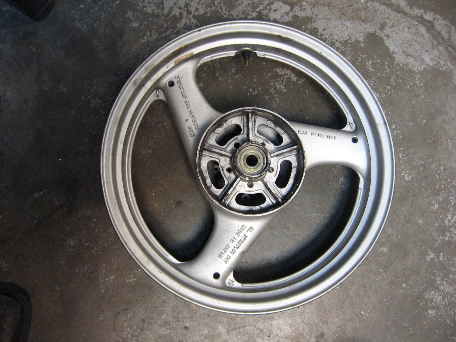 achterwiel 17xmt3,5 ,grijs	gsx600f gsx750f 1988-96	64111-34c00