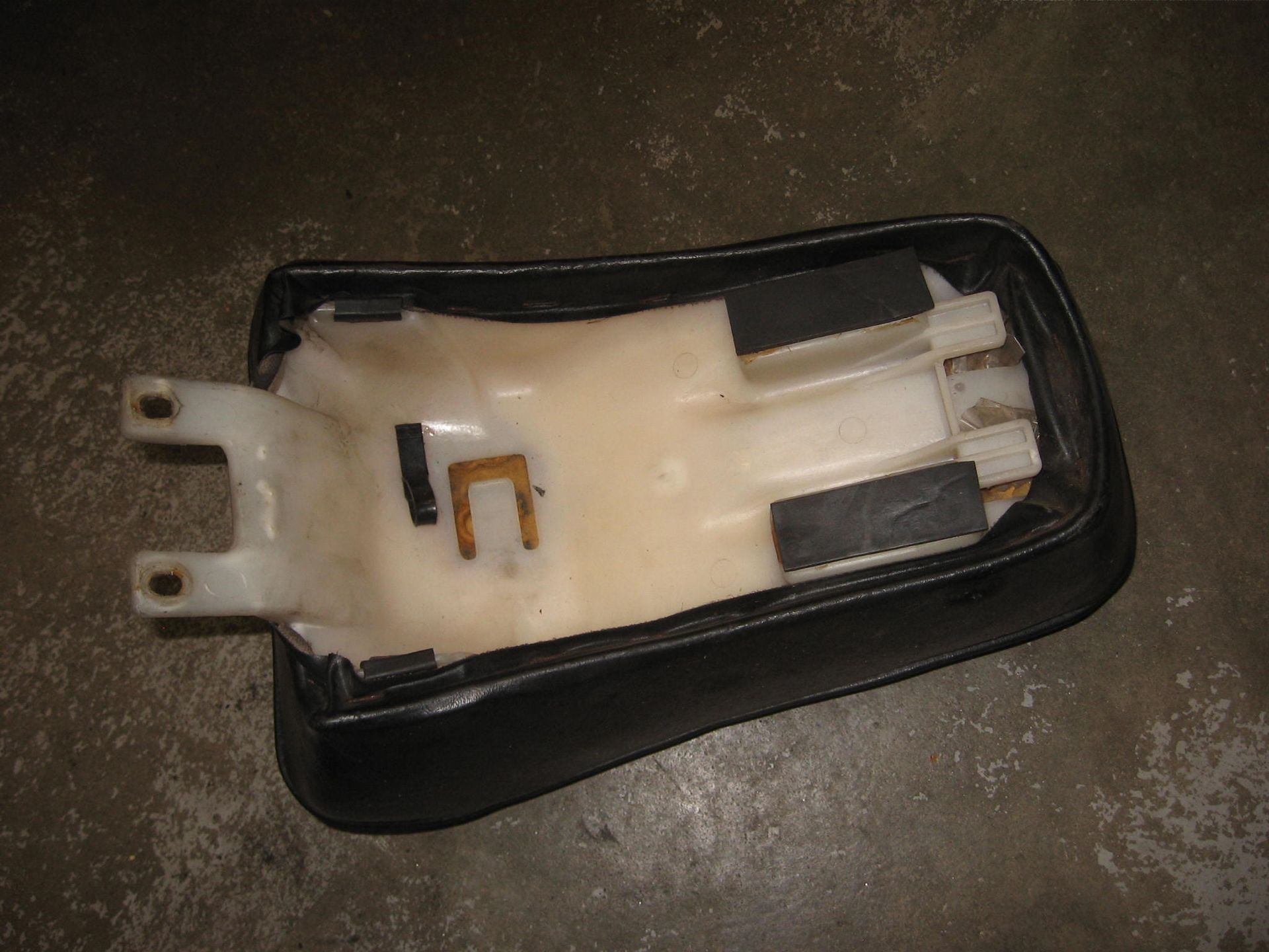 buddyseat achter // vs750 		45300-38a01	45300-38a00 ,-38a40