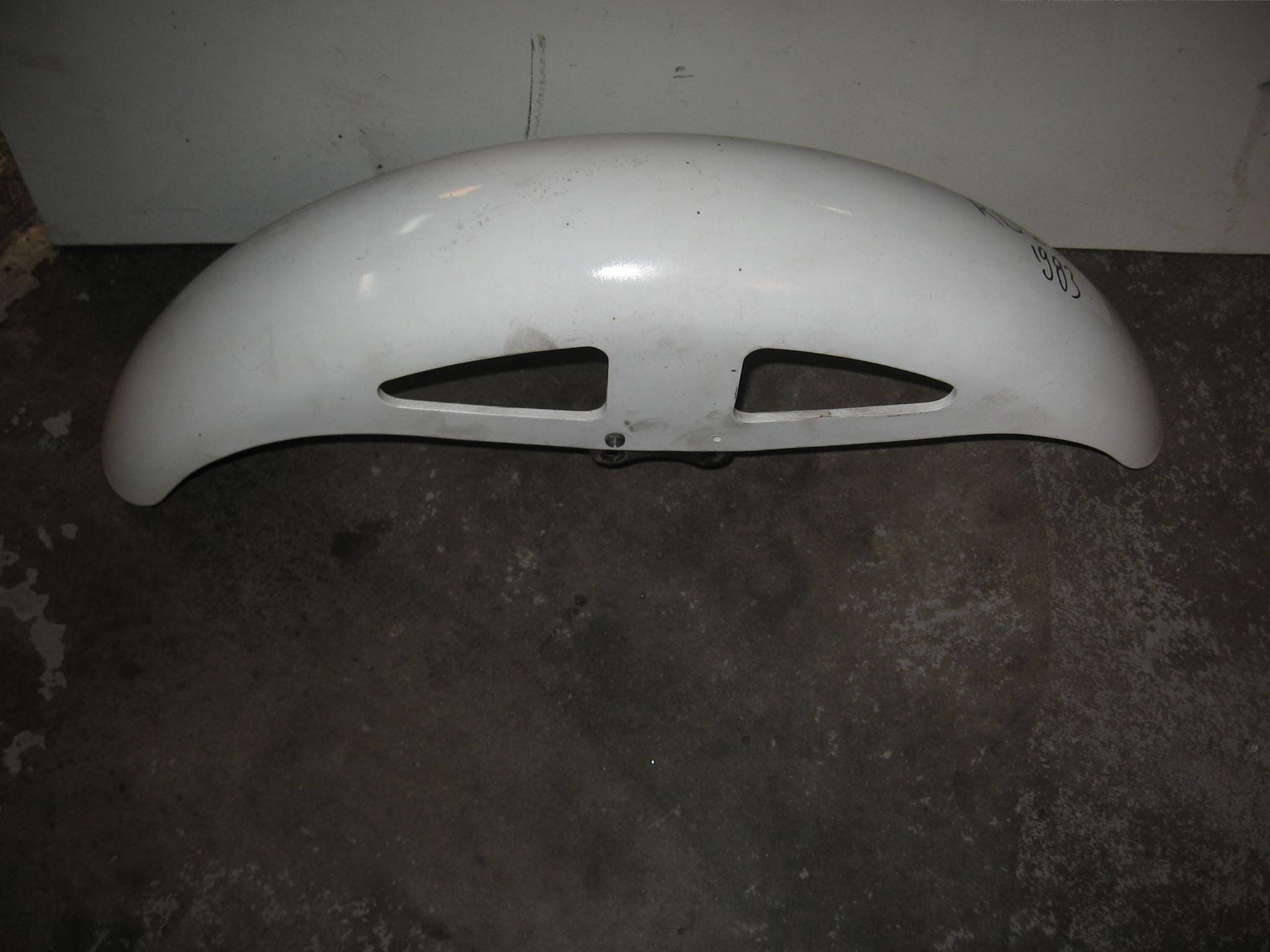 voorspatbord wit ( kunstof) // 	RD250 1983	51l-21510