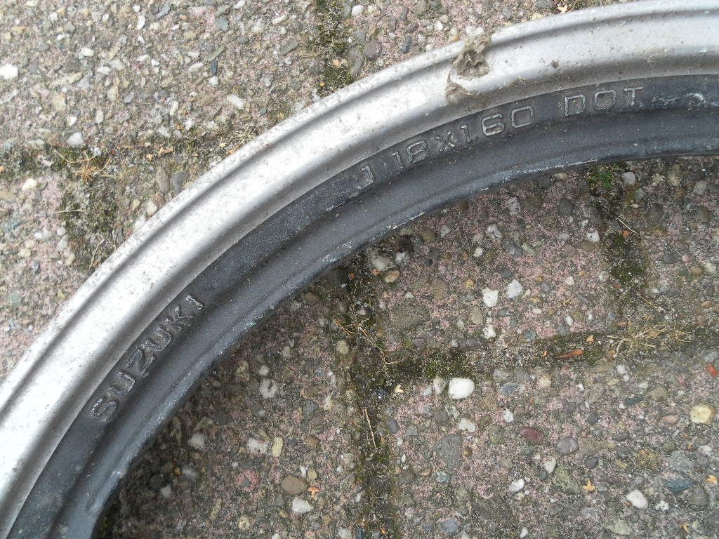 voorwiel gsx400e 1984		54111-44450 	54111-44450