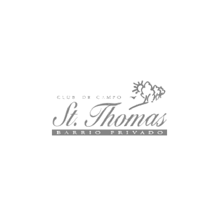 Logotipo del St. Thomas Club de Campo, un vecindario privado, que presenta árboles estilizados y texto en una fuente gris con serifa.