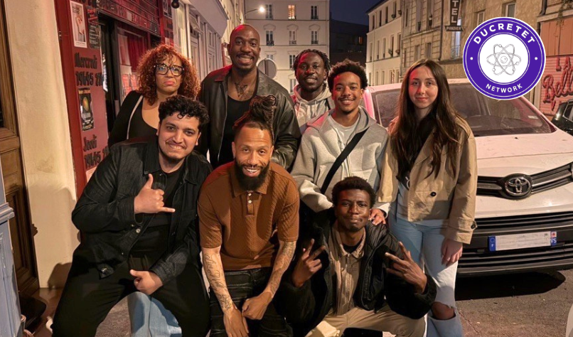 Groupe d'apprenants Ducretet à la sortie d'un One Man Show organisé par le BDA