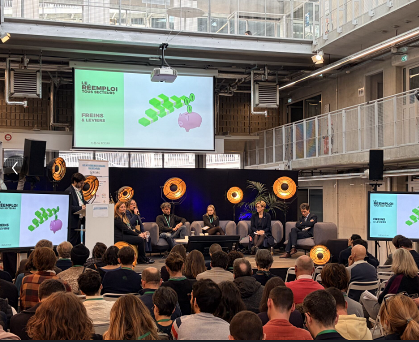 Photo d'une conférence durant les Assises Nationales du Réemploi à Nantes.