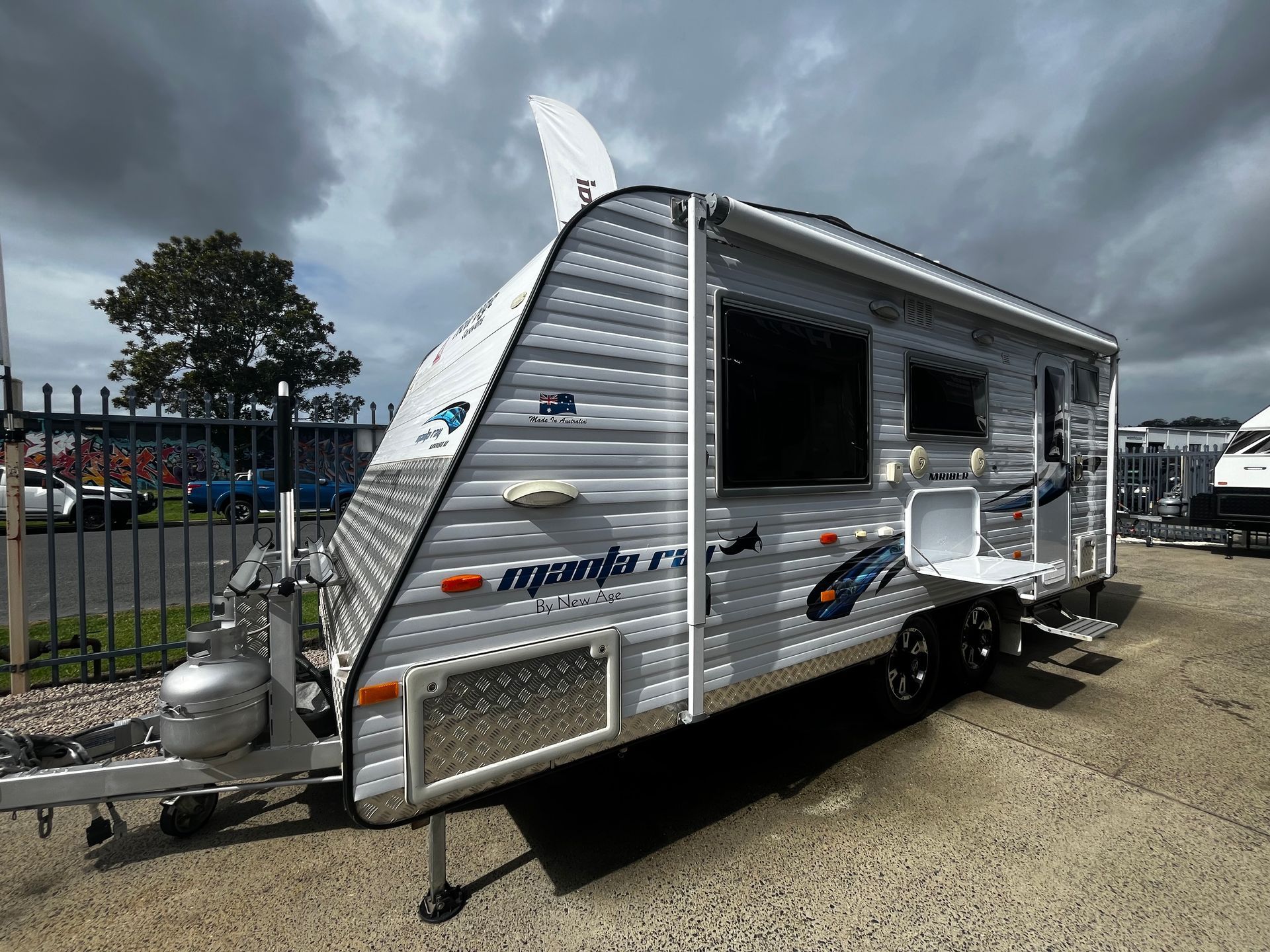 2016 New Age 18ft Manta Ray MR18ER