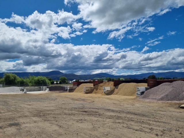 Harlequins Gravels — Hobart & Huonville, TAS — Leslie Vale Landscape & Gravel Supplies