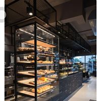 scaffale per la vendita del pane