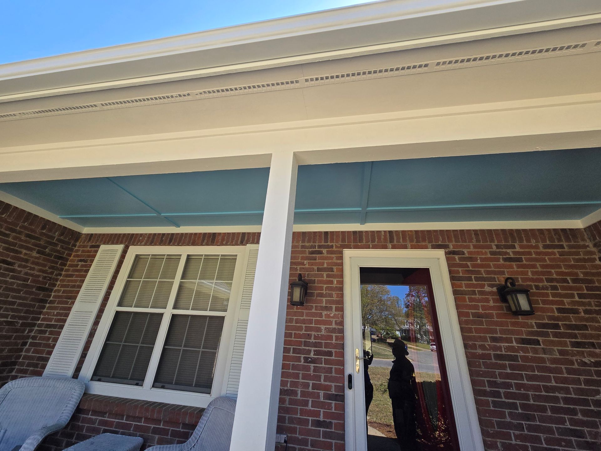 porch ceiling painted in Sherwin Williams ‘Fountain’