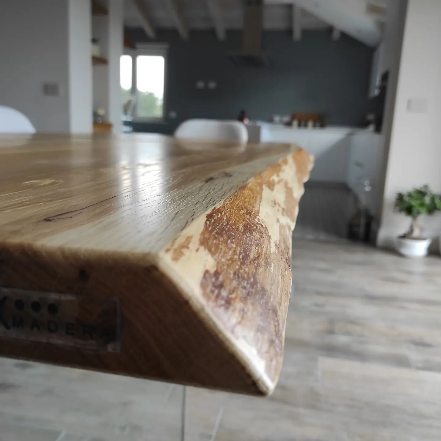 particolare tavolo in legno