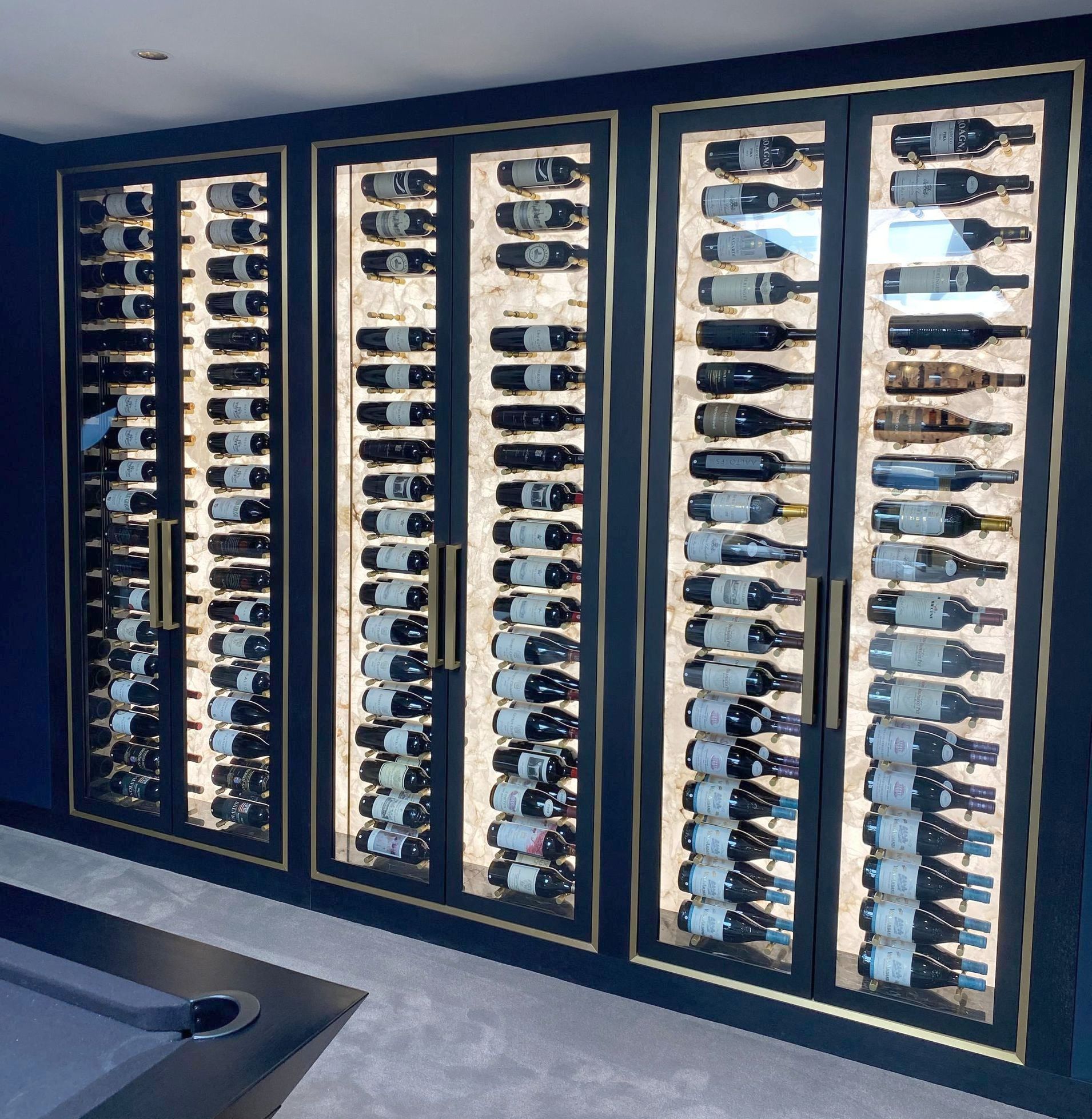 Vinomagna Modern Wine Wall