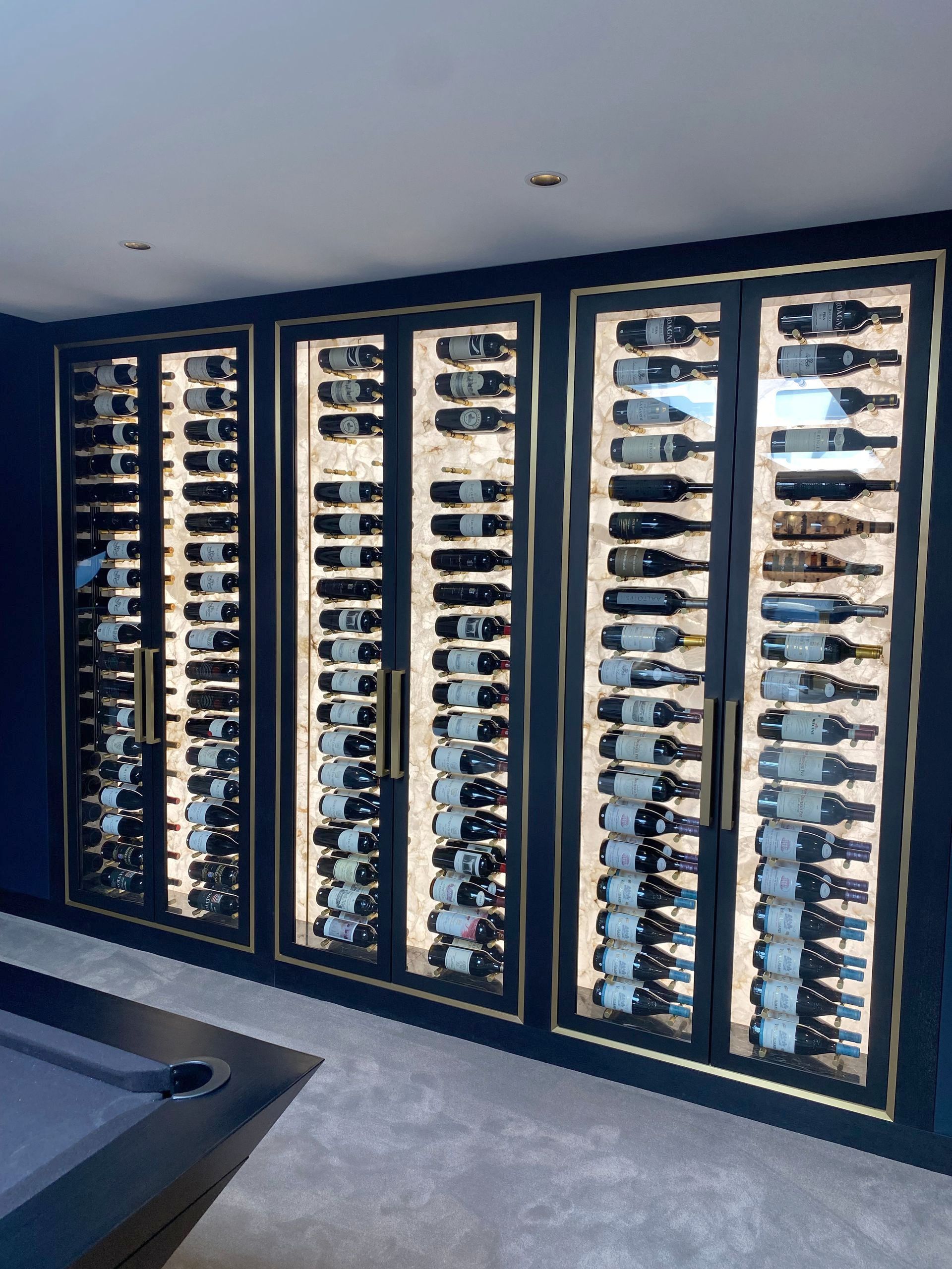 Modern-Wine-Wall-Surrey-vinomagna