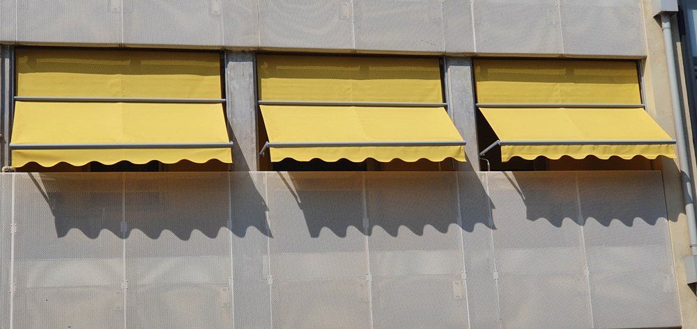 Tenda da sole gialla