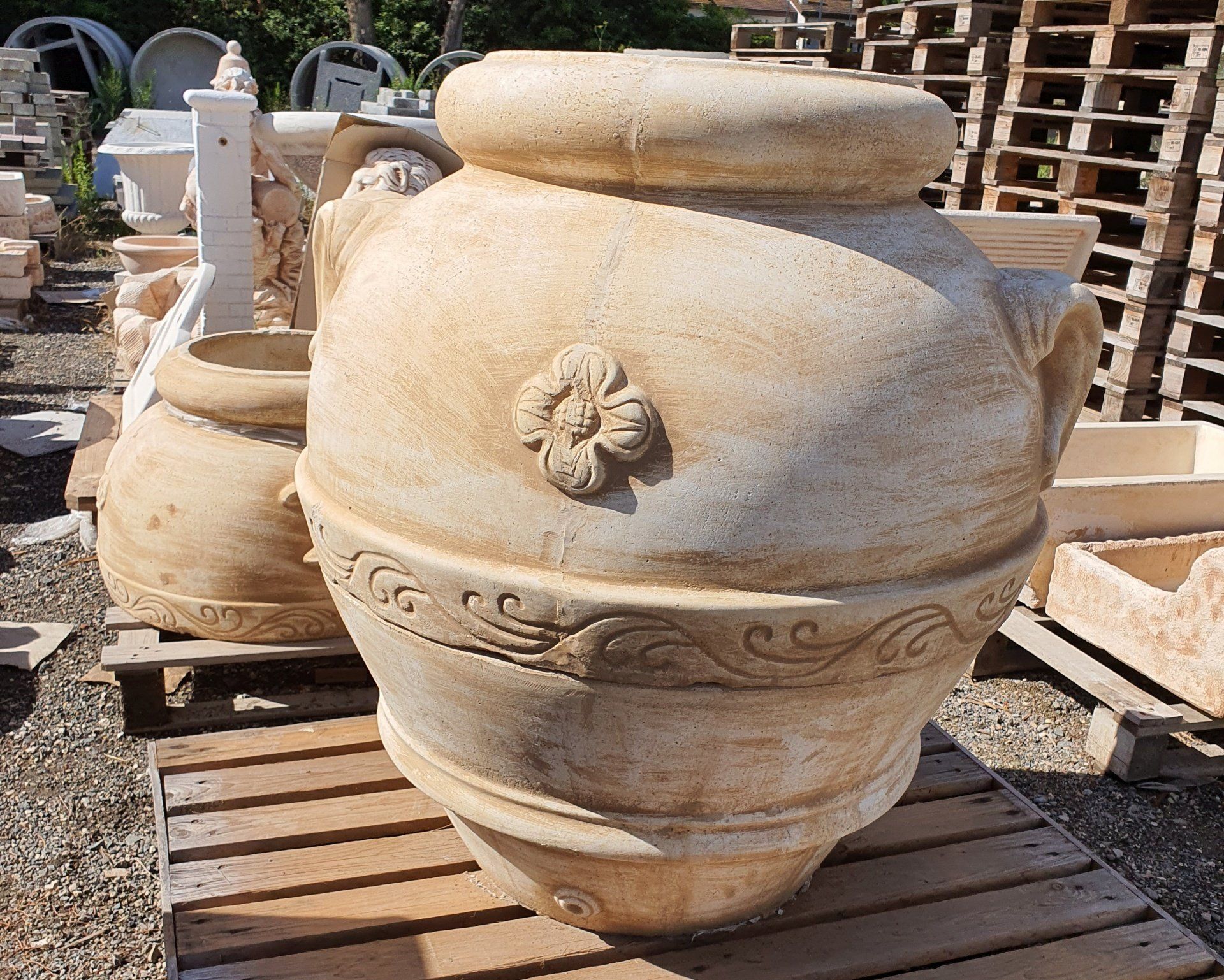 vaso in ceramica con decoro di fiori