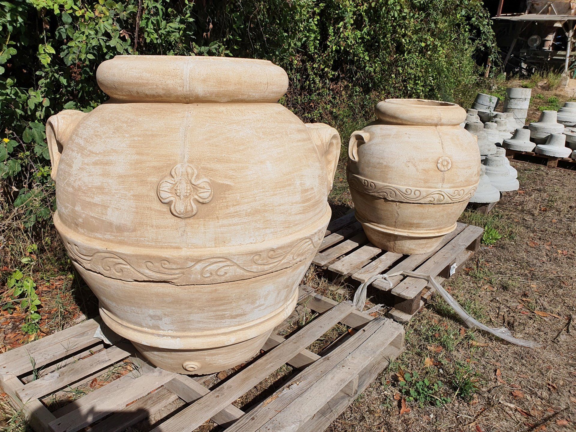 vasi in ceramica con decori