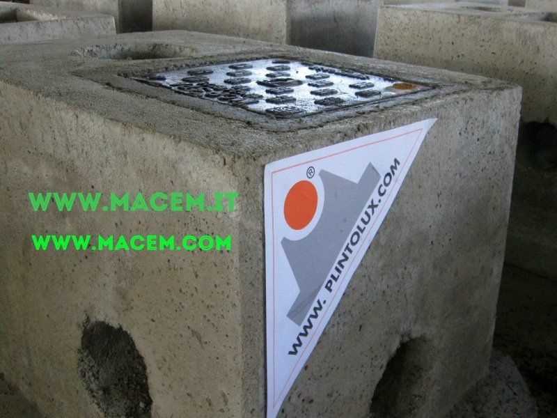 Plinto palo illuminazione
