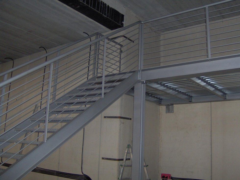 scale in metallo per interni