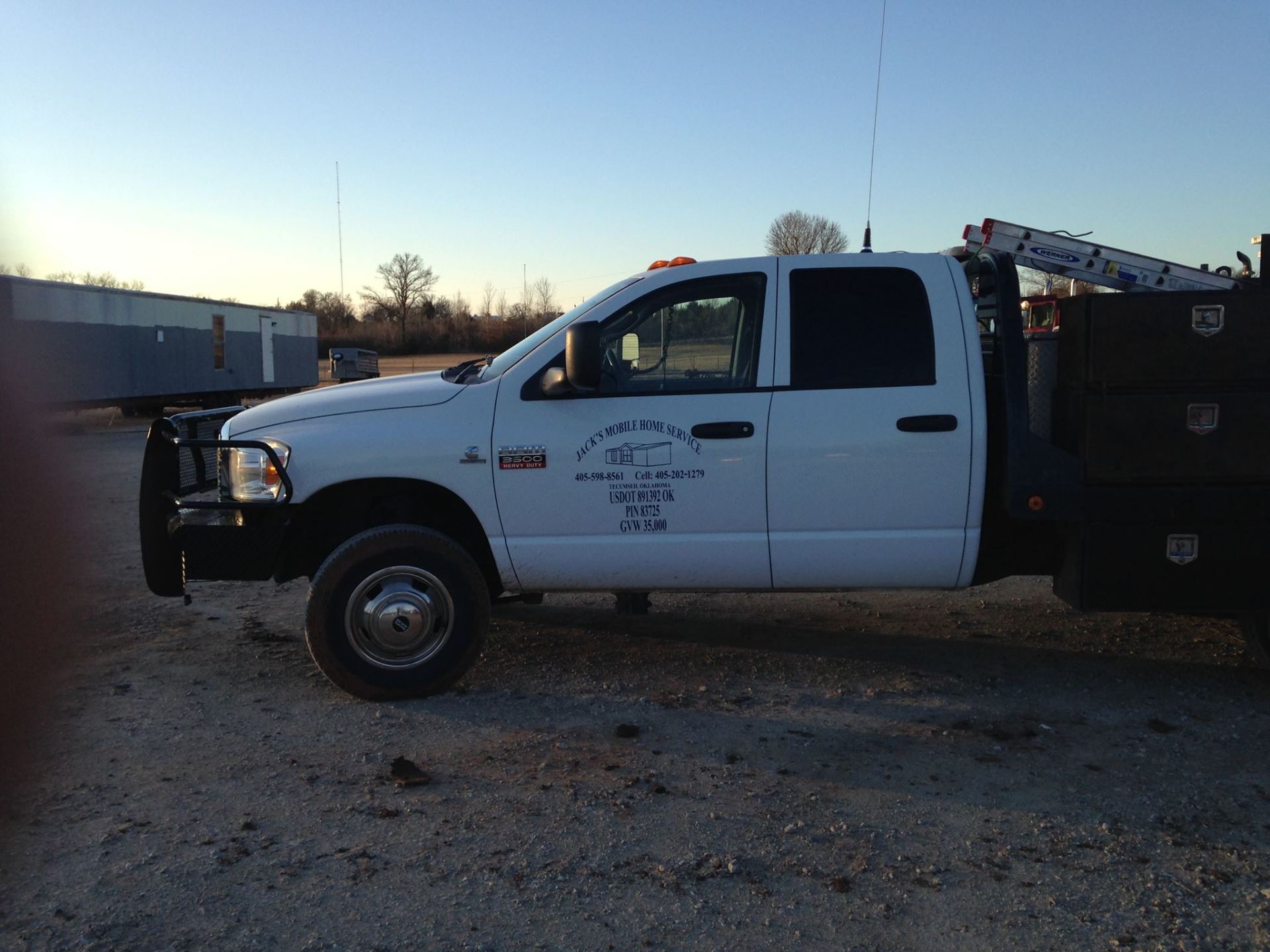 Side View of Car — Tecumseh, OK — Jacks Mobile Home Service