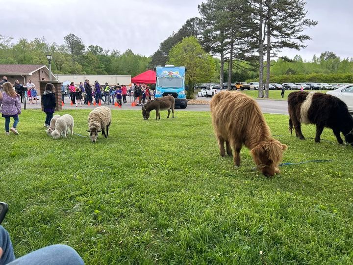 Bagby's Critter Corral image of animals at a church event
