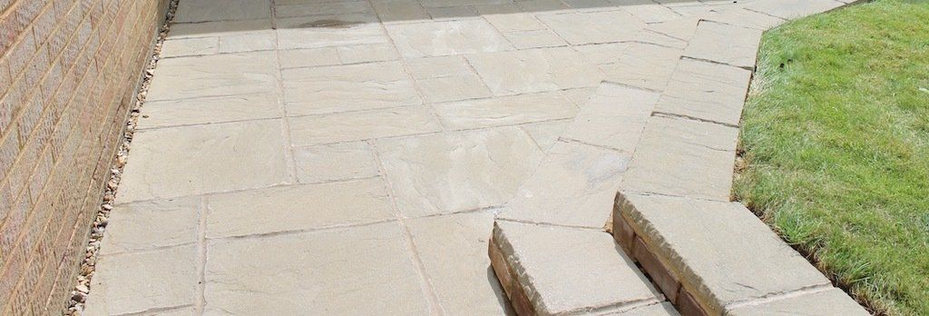 Natural stone patios by TMC Contractors of Milton Keynes