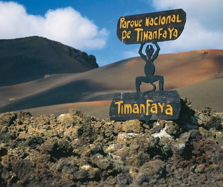 A sign that says parque nacional de timanfaya on it