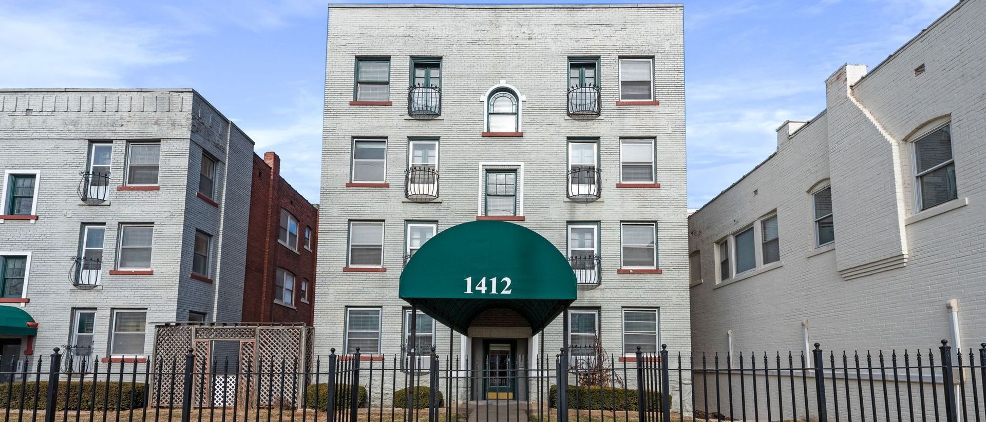 Go to dashboard.appfoliowebsites.com (muehlebach-apartments subpage)