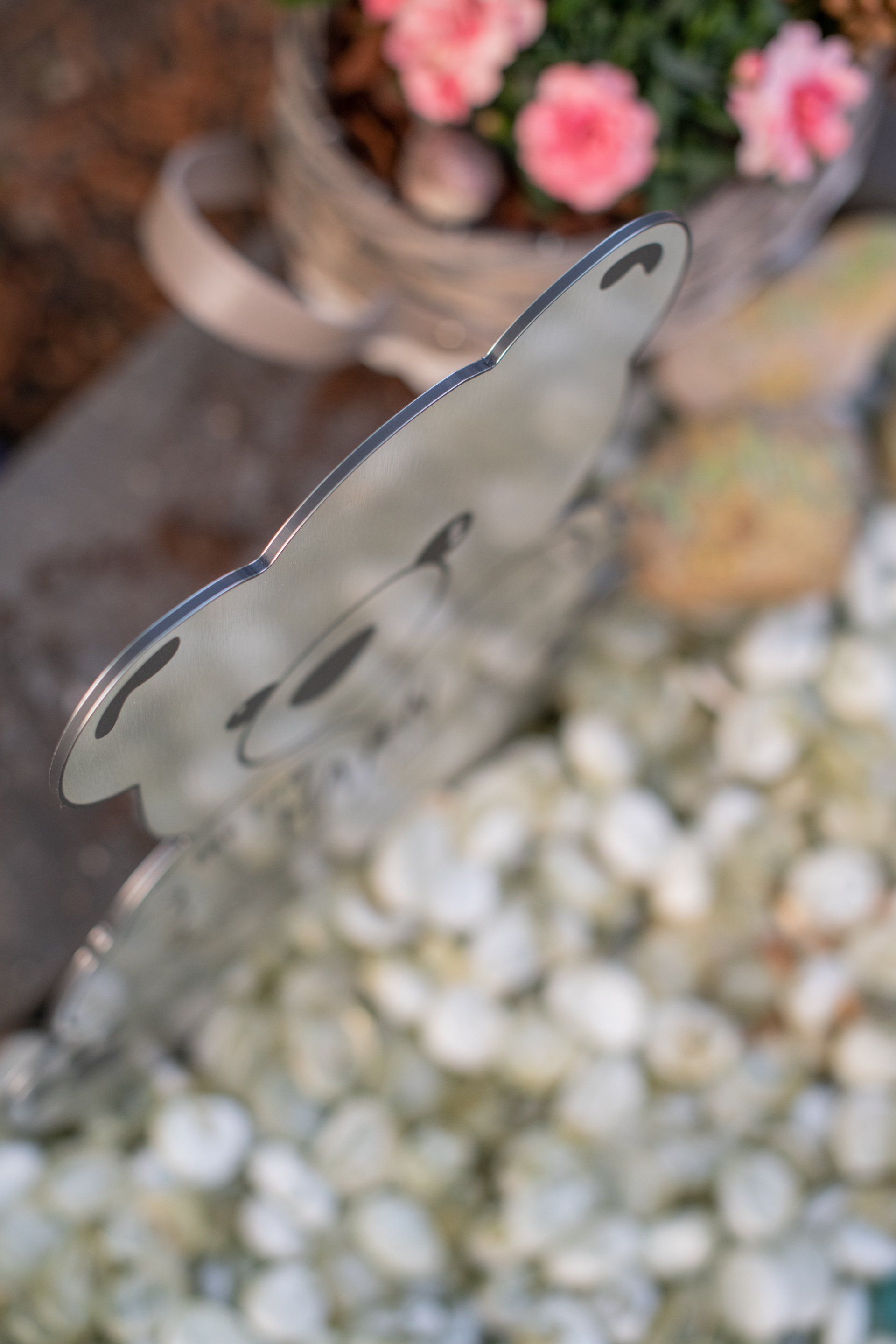 Een close-up van een grafmonument.