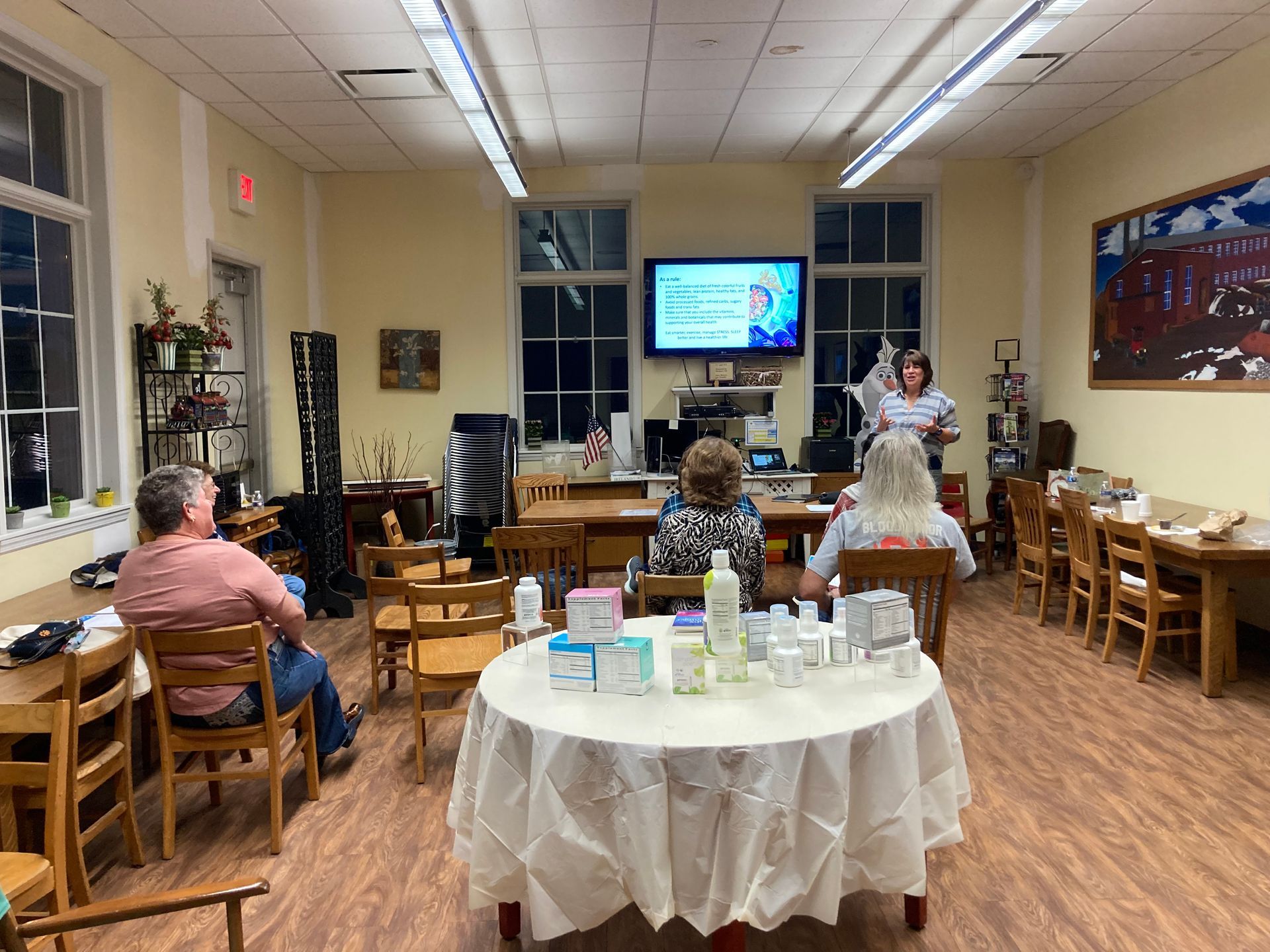 A group of people are sitting at tables in a room.