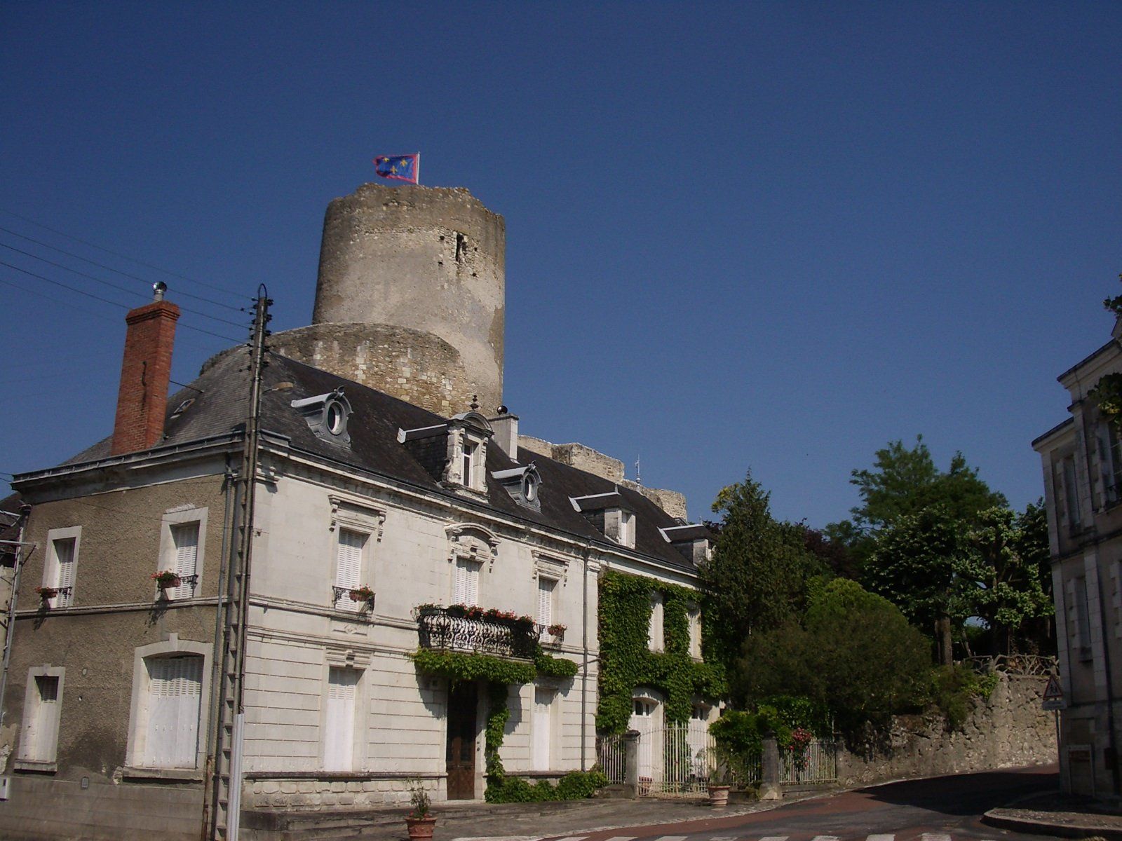 the castle tower at Chatillon-sur-Indre