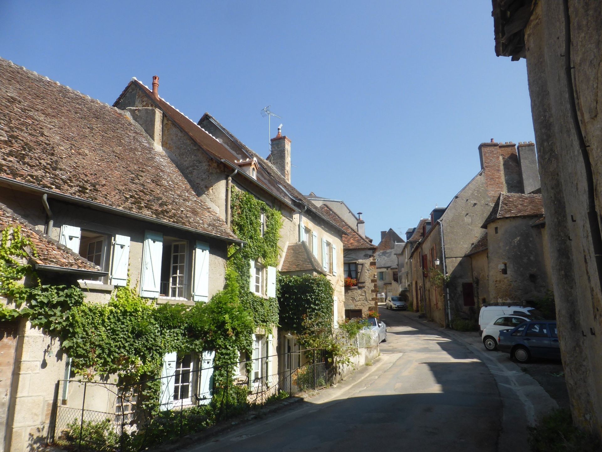 street of pretty houses in Saint-Benoit-du-sault