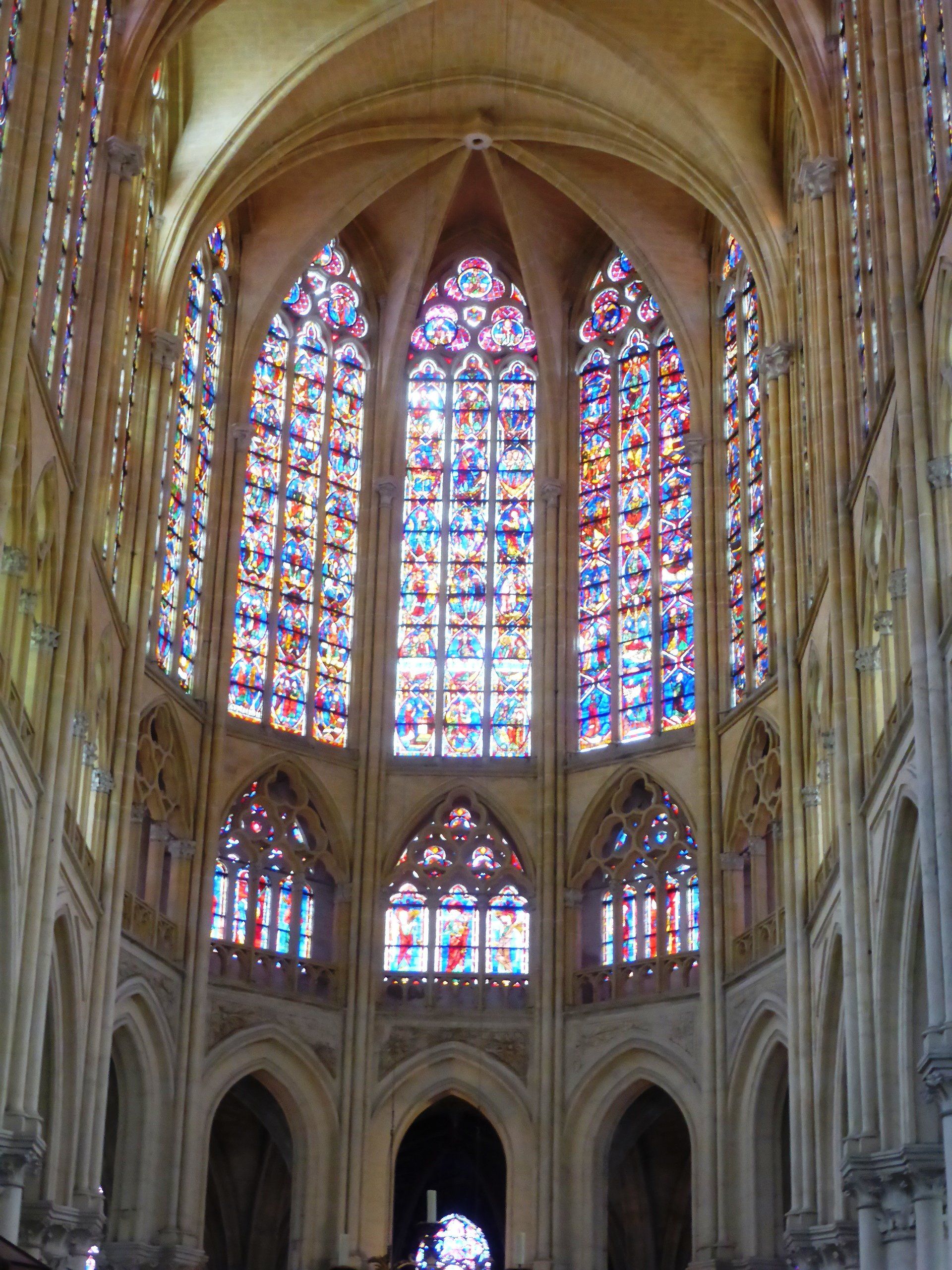 stained glass in St.Gatien cathedral