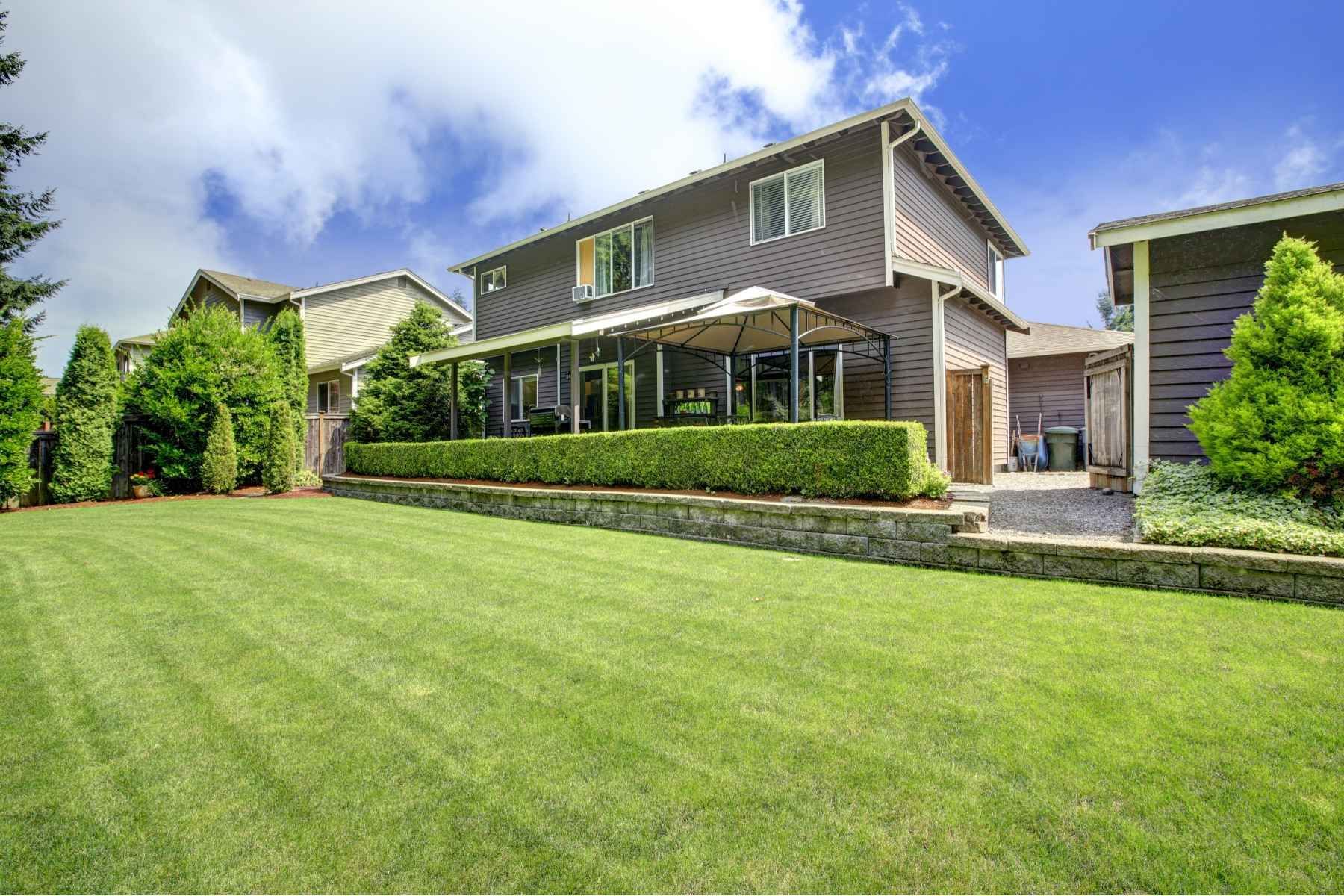 hedge trimming Coquitlam
