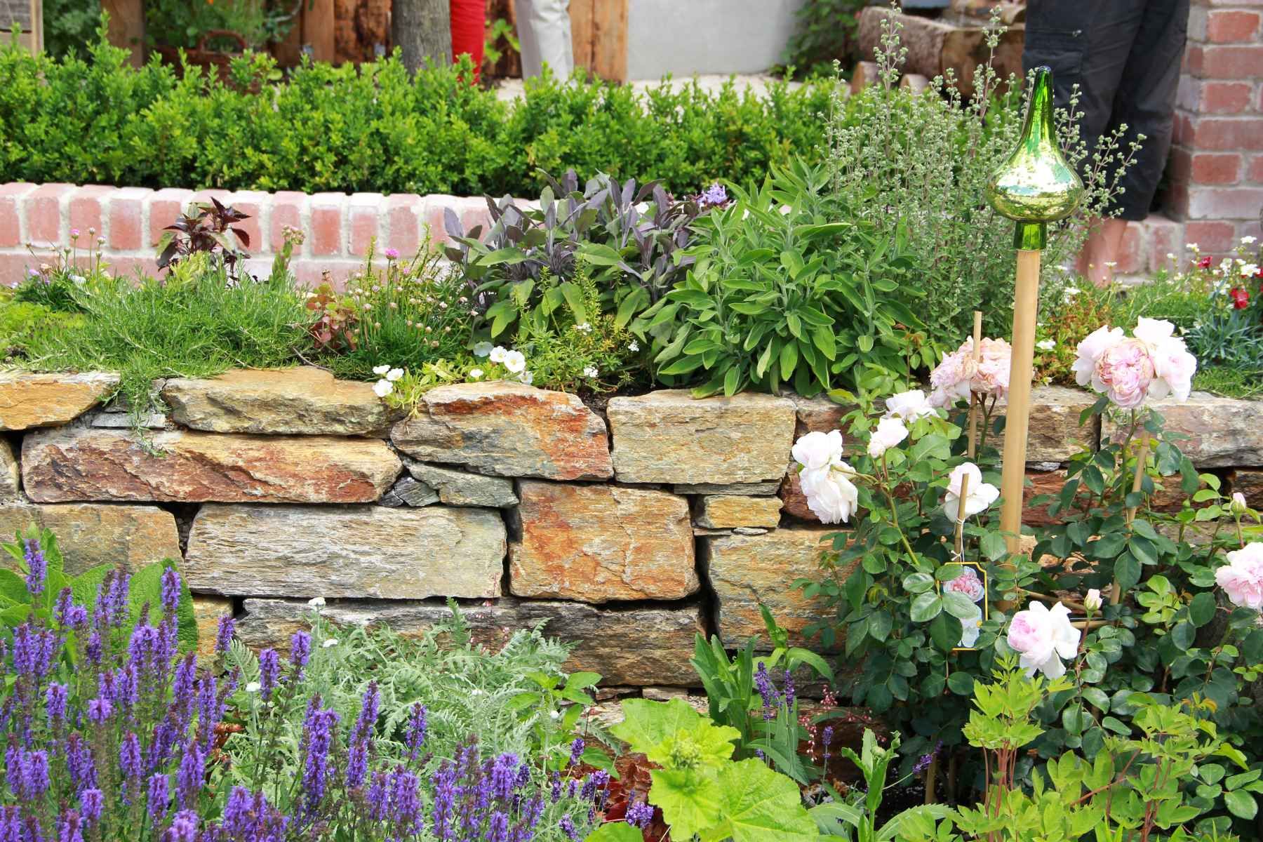 stone retaining wall