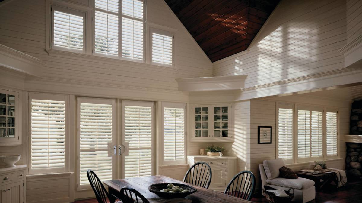 Hunter Douglas Heritance® Hardwood Shutters, wood shutters, wooden window shutters, interior shutters near Kent, Washington (WA)