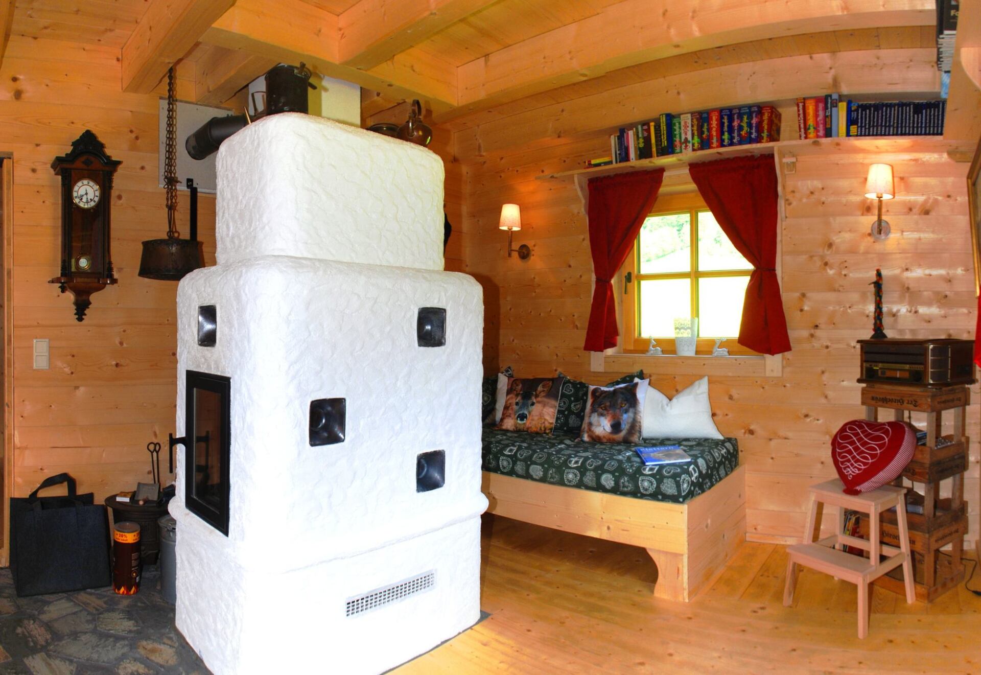 Hüttenfeeling mit Kachelofen