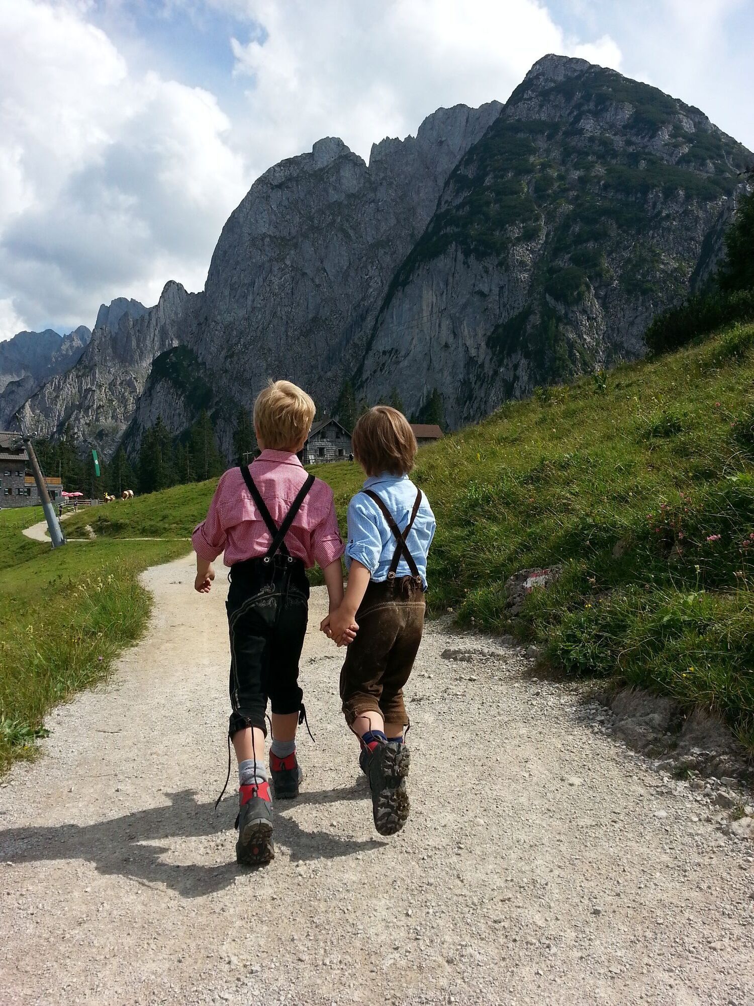 Sommerurlaub auf der urigen Alm mit der Familie