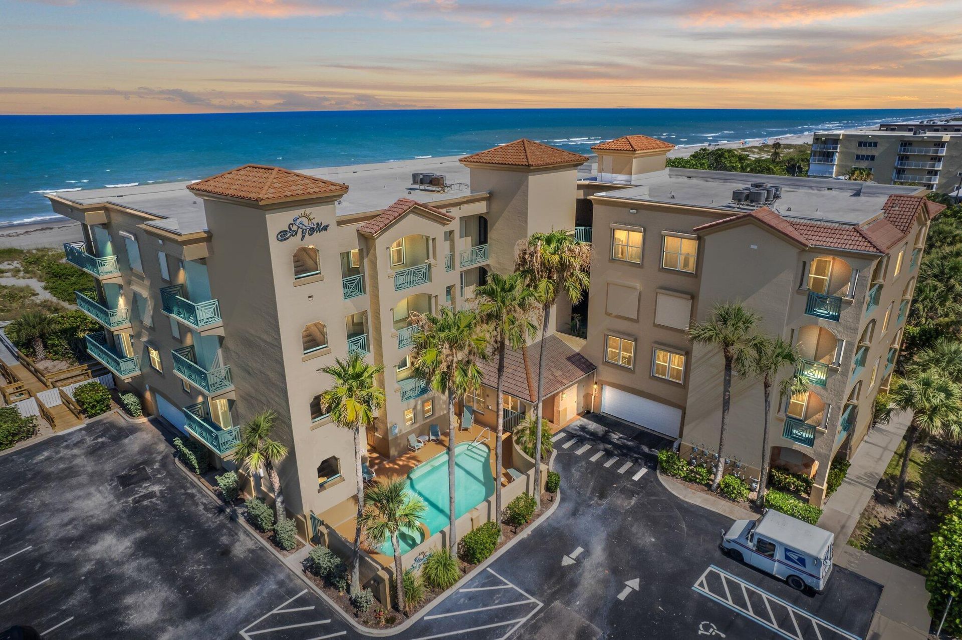 luxury 3 bedroom rental condo with direct ocean views in Brevard County - Cocoa Beach